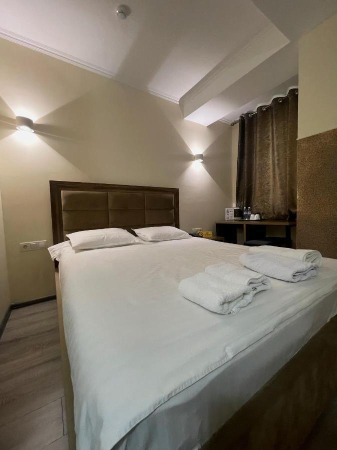 Hotel Nova Bisjkek Buitenkant foto