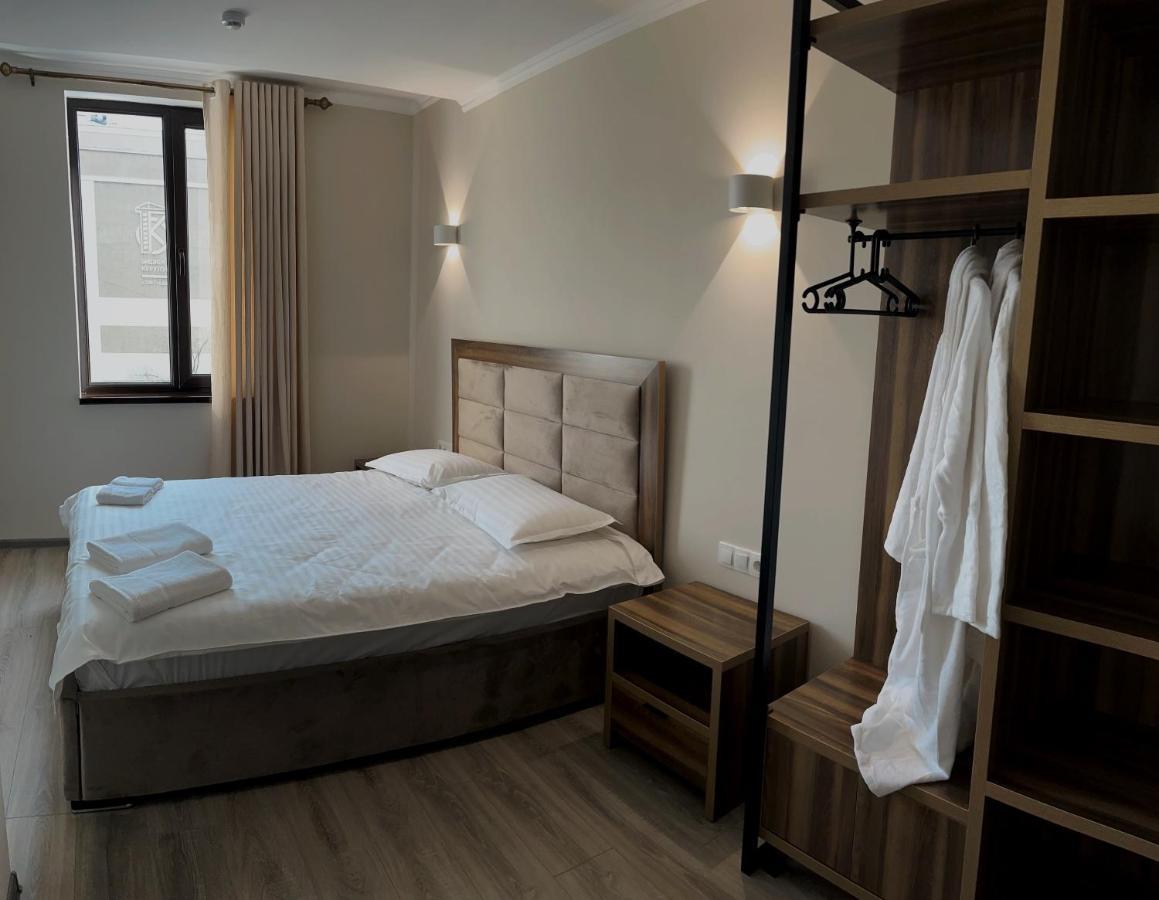 Hotel Nova Bisjkek Buitenkant foto