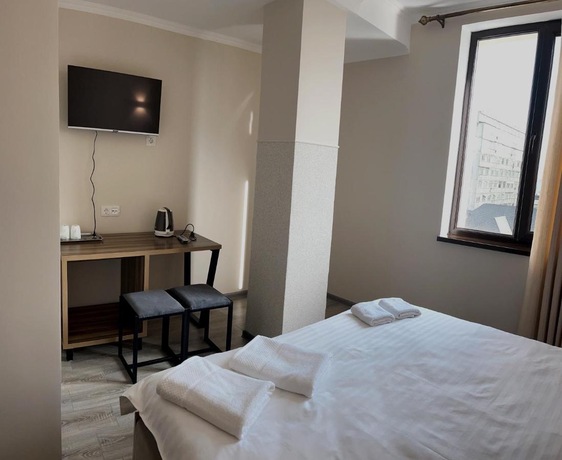 Hotel Nova Bisjkek Buitenkant foto