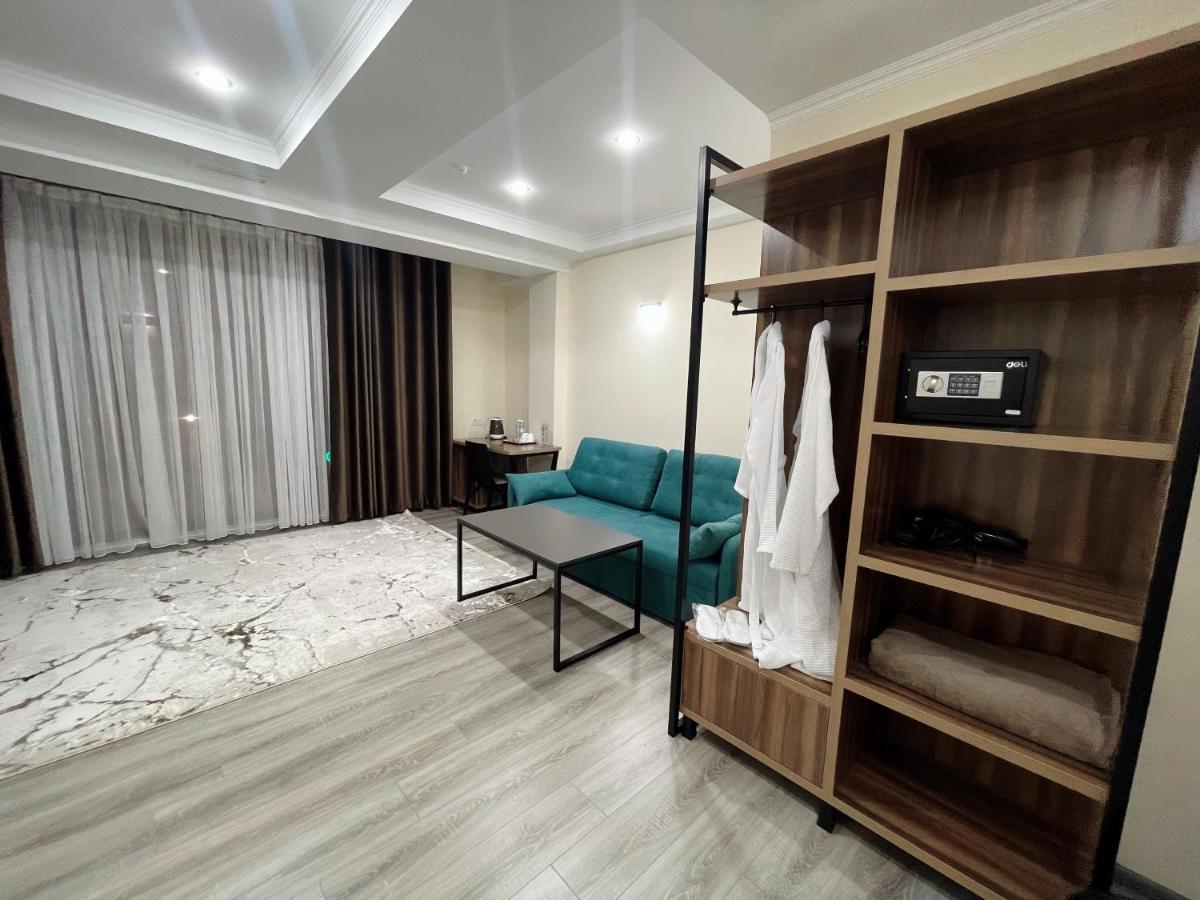 Hotel Nova Bisjkek Buitenkant foto