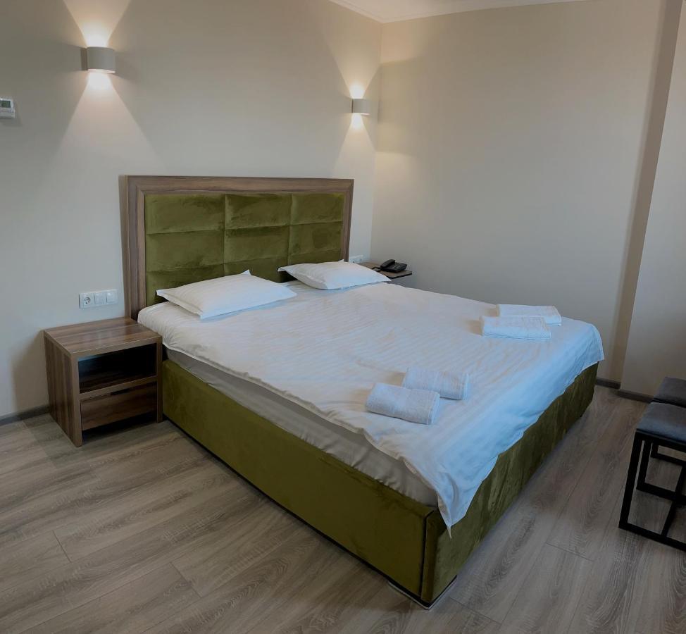Hotel Nova Bisjkek Buitenkant foto