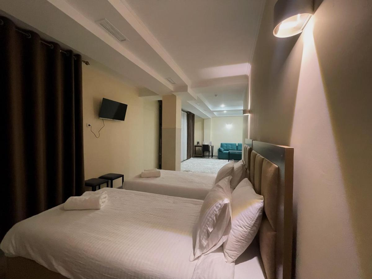 Hotel Nova Bisjkek Buitenkant foto
