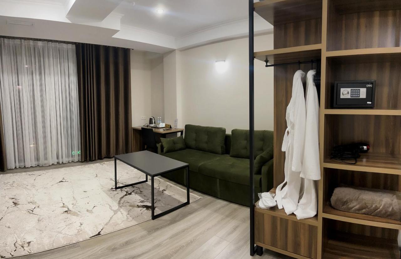 Hotel Nova Bisjkek Buitenkant foto