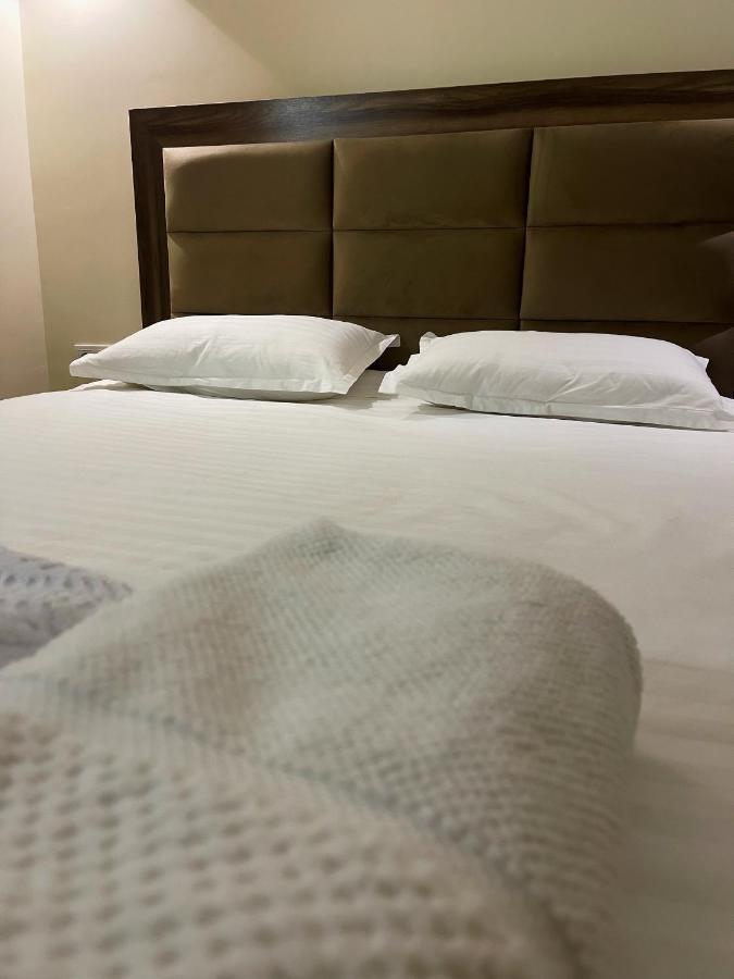 Hotel Nova Bisjkek Buitenkant foto